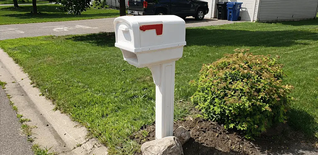 Mailbox installation for a residential curbside mailbox in Newark, NJ